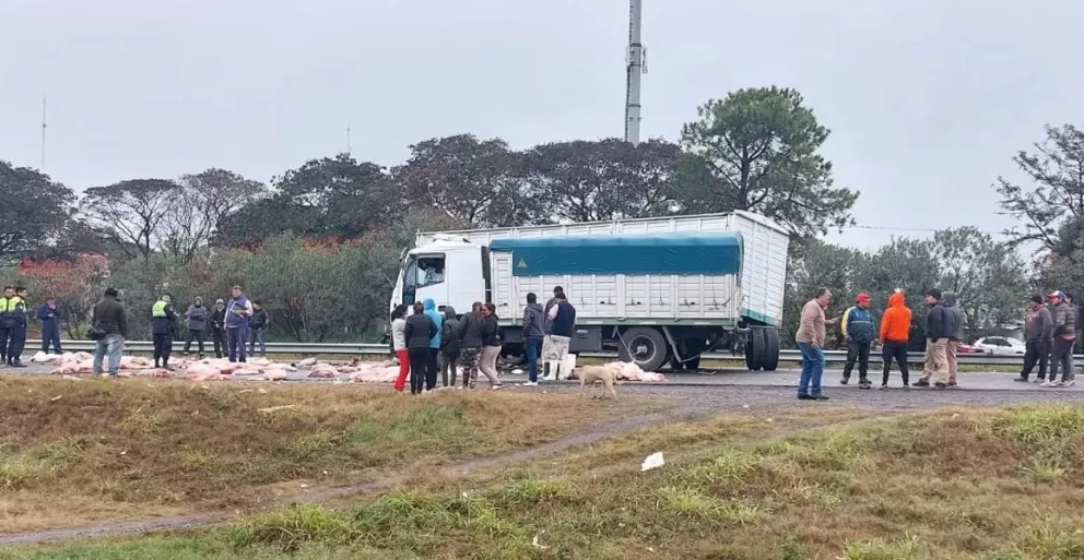 Tucumán Noticias Agencia de Noticias Choque de camiones en Los Nogales